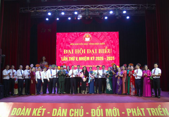 Ban Chấp hành khóa mới ra mắt tại đại hội.