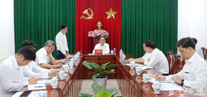 Thành ủy viên, Phó Chủ tịch UBND thành phố Hồ Văn Hà phát biểu tại buổi làm việc. Ảnh: Phạm Tùng