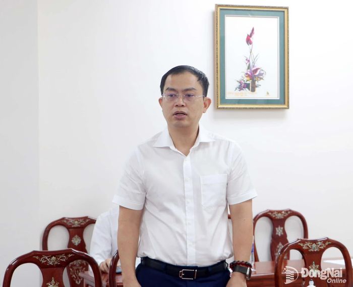Phó Bí thư Đảng ủy, Chủ tịch UBND phường Long Thành Lê Hoàng Sơn phát biểu tại buổi làm việc. Ảnh: Phạm Tùng