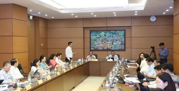  Quang cảnh phiên thảo luận tại tổ chiều 18-10. Ảnh: Đoàn ĐBQH tỉnh Gia Lai 