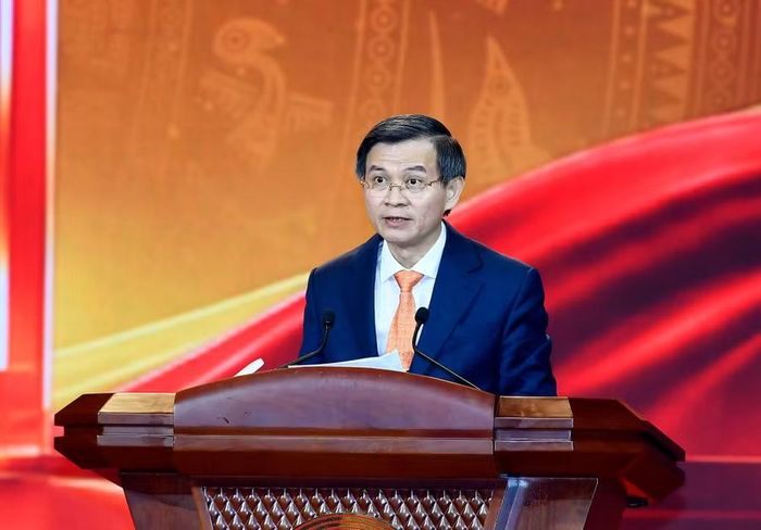  Đồng chí Đoàn Minh Huấn - Giám đốc Học viện Chính trị quốc gia Hồ Chí Minh phát biểu tại lễ trao giải. Ảnh: Hồng Phúc 