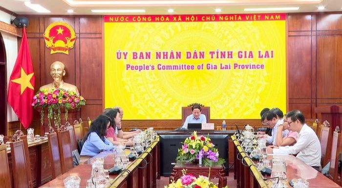  Quang cảnh buổi làm việc tại Văn phòng UBND tỉnh Gia Lai. Ảnh: Xuân Định 