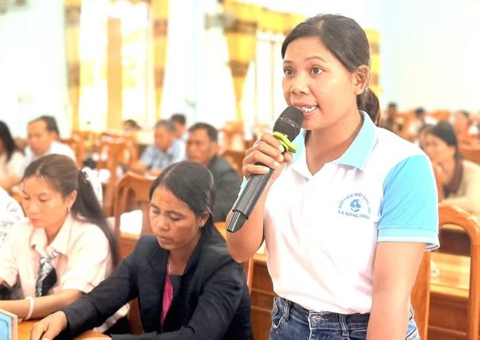  Hội viên phụ nữ phát biểu ý kiến tại buổi đối thoại. Ảnh: Phương Liên 