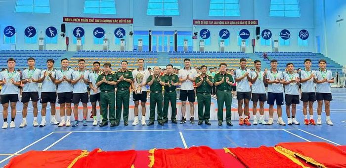Bộ CHQS tỉnh Gia Lai vô địch môn bóng chuyền nam tại Hội thao TDTT khối thi đua 5 tỉnh, thành phố trực thuộc Quân khu 5 năm 2026. Ảnh: Duy Lai
