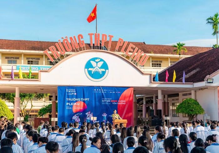 Chiến dịch “Không một mình” năm 2026 được triển khai tại Trường THPT Pleiku (phường Pleiku). Ảnh: Đơn vị cung cấp