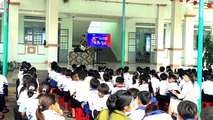 Chiến dịch “Không một mình” năm 2026 được triển khai tại Trường Tiểu học và THCS Đinh Núp (xã Pờ Tó). Ảnh: Đơn vị cung cấp