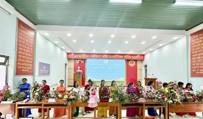 Các tác phẩm được thực hiện tại hội thi cắm hoa.