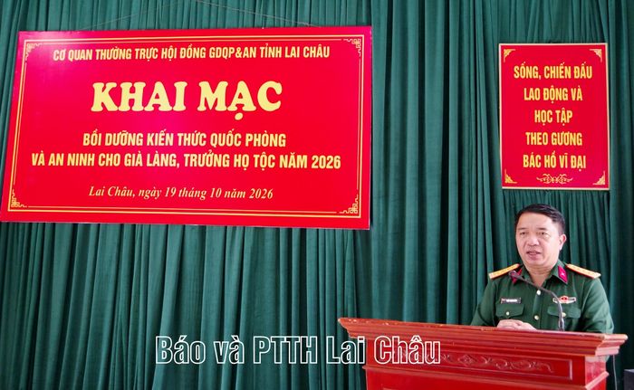 Đại tá Trần Thanh Bình -  Phó Chính ủy Bộ CHQS tỉnh Lai Châu phát biểu khai mạc lớp bồi dưỡng.