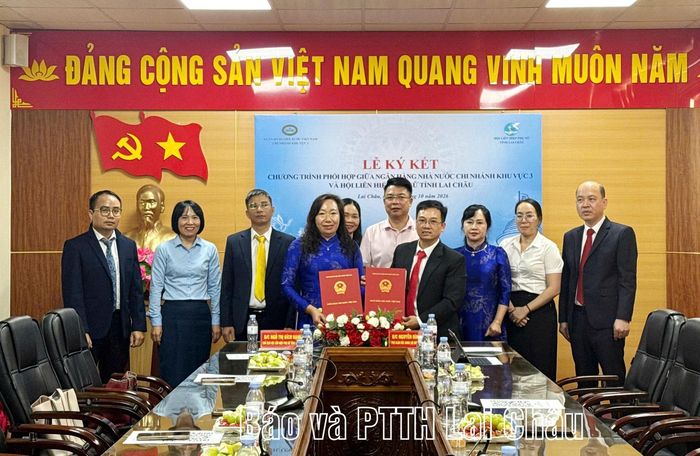 Đại diện lãnh đạo Ngân hàng Nhà nước Chi nhánh Khu vực 3 ký kết chương trình phối hợp với Hội Liên hiệp Phụ nữ tỉnh Lai Châu.