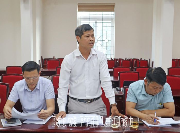Đại biểu phát biểu ý kiến tại cuộc họp.