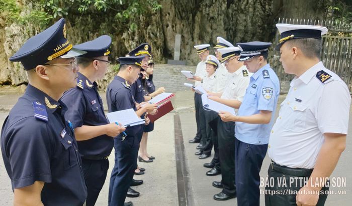 Hải quan cửa khẩu Cốc Nam (Việt Nam) hội đàm một số nội dung với Hải quan cửa khẩu Hữu Nghị Quan (Trung Quốc) tại Km0