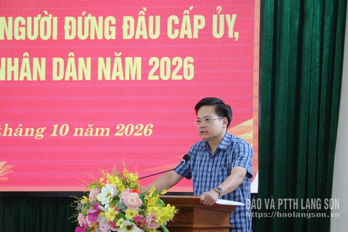 Lãnh đạo Phòng Kinh tế trao đổi một số vấn đề người dân quan tâm