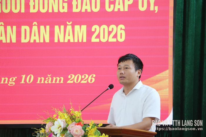 Chủ tịch UBND xã Hữu Lũng thông tin kết quả tình hình phát triển kinh tế - xã hội trên địa bàn thời gian qua