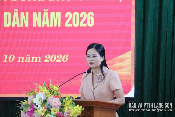 Bí thư Đảng ủy xã Hữu Lũng phát biểu tại hội nghị đối thoại