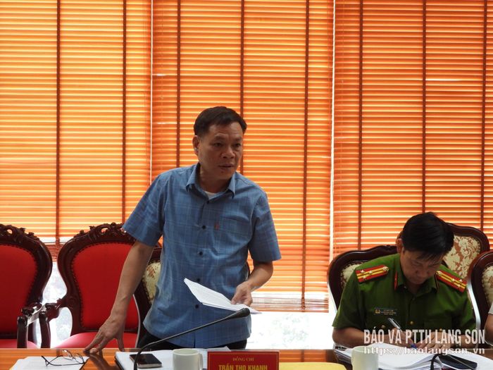 Chủ tịch UBND phường phát biểu nêu giải pháp thúc đẩy tiến độ giải phóng mặt bằng dự án tại cuộc họp giao ban