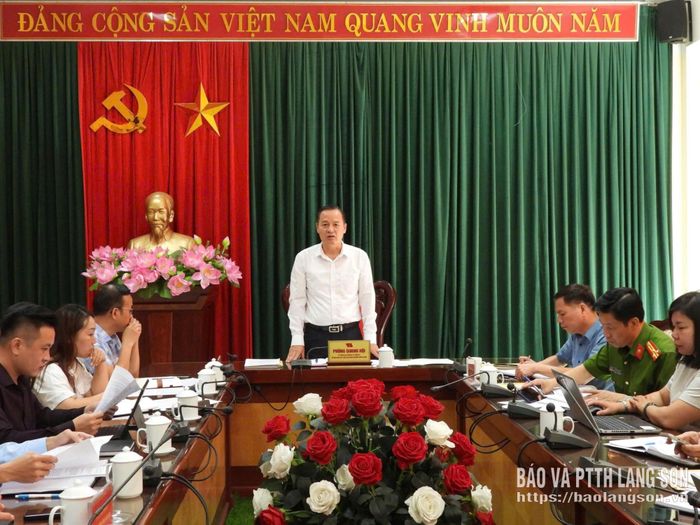Đồng chí Phùng Quang Hội, Ủy viên Ban Thường vụ Tỉnh ủy, Bí thư Đảng ủy, Chủ tịch HĐND phường phát biểu kết luận cuộc họp