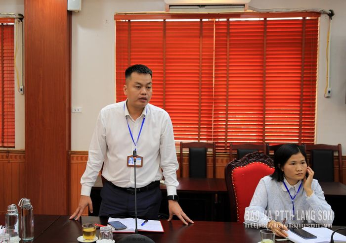 Lãnh đạo UBND xã Bình Gia phát biểu làm rõ một số nội dung liên quan