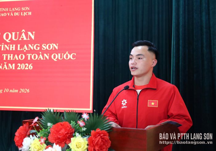 Đại diện vận động viên phát biểu tại buổi lễ