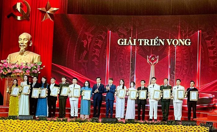 Ban tổ chức đã trao giải triển vọng cho tác phẩm đoạt giải tại cuộc thi.