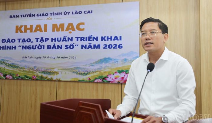 Phó Trưởng ban Tuyên giáo Tỉnh ủy Phùng Nam Trung phát biểu khai mạc.