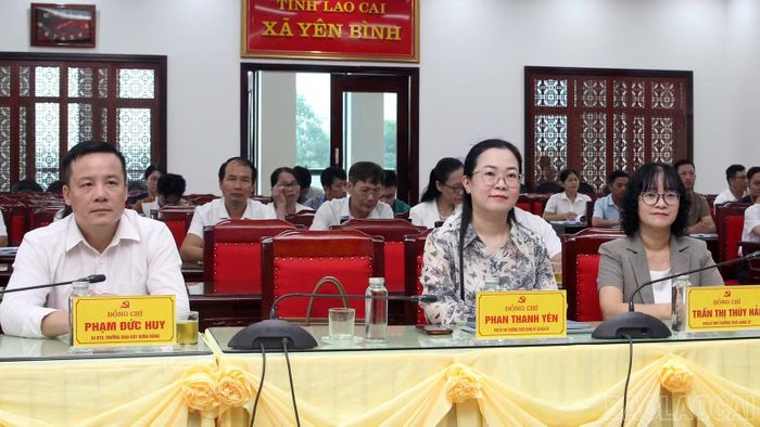  Các đại biểu dự khai mạc tập huấn. 