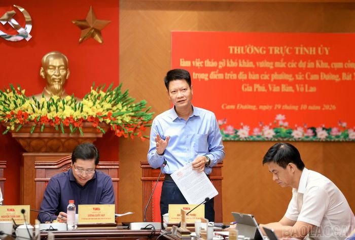 Các đồng chí Thường trực Tỉnh ủy phát biểu tại buổi làm.