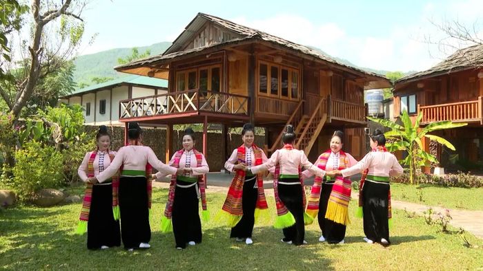 Xòe Thái - nét văn hóa đặc trưng của Mường Lò.