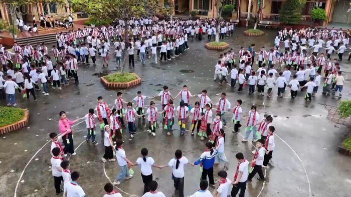Xòe Thái được đưa vào các trường học như tiếp thêm sức sống cho di sản.