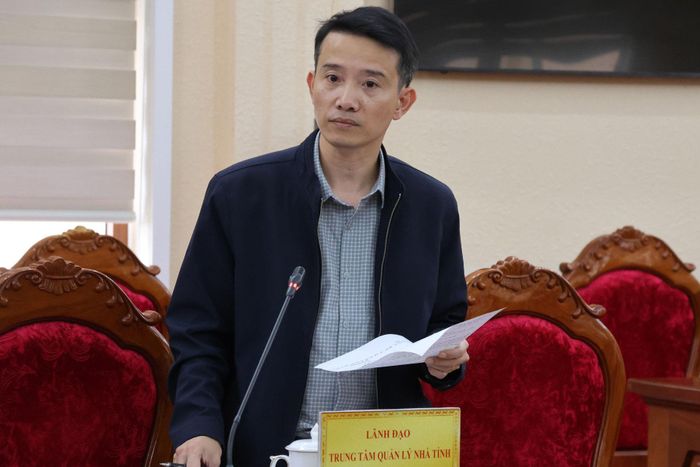 Ông Nguyễn Nhật Quang, Giám đốc Trung tâm quản lý nhà tỉnh Lâm Đồng tiếp thu ý kiến chỉ đạo