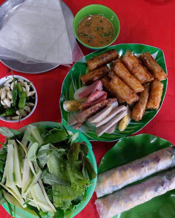 Người tiêu dùng cần lựa chọn những cơ sở có điều kiện vệ sinh tốt, đồng thời mạnh dạn phản ánh khi phát hiện dấu hiệu mất an toàn thực phẩm