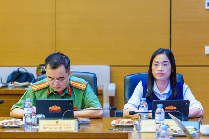 Đại biểu Đoàn ĐBQH tỉnh Lâm Đồng tham dự phiên thảo luận Tổ