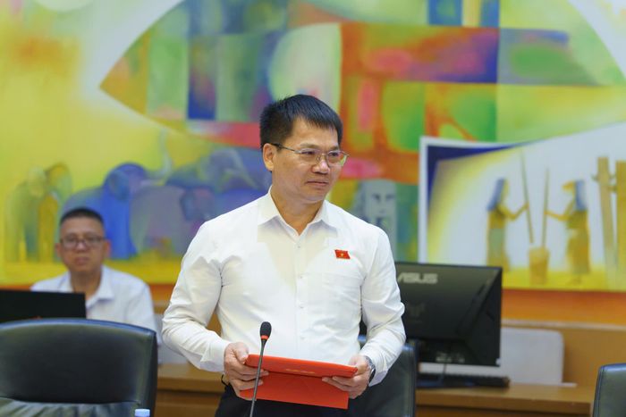 Đại biểu Dương Khắc Mai, Phó Trưởng Đoàn chuyên trách Đoàn ĐBQH tỉnh Lâm Đồng nêu ý kiến tại phiên thảo luận Tổ