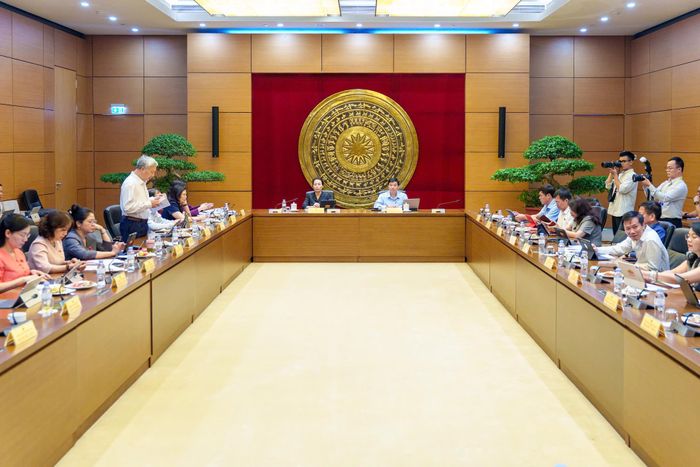 Quang cảnh phiên thảo luận tại Tổ 7