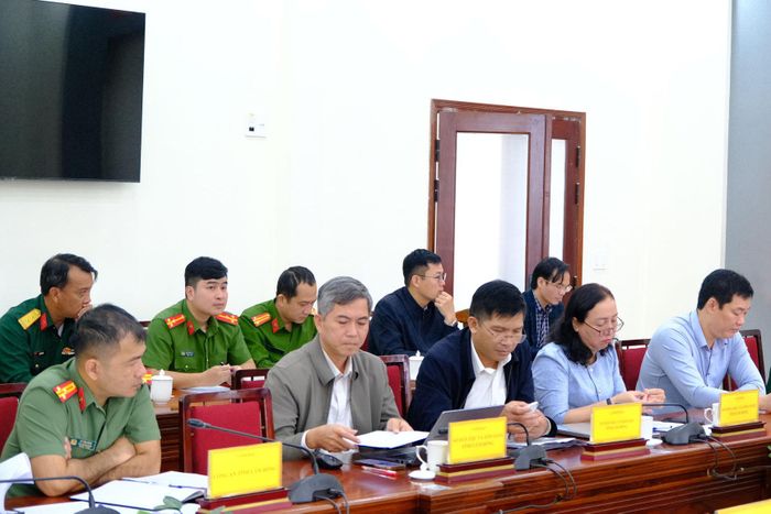 Đại diện lãnh đạo các sở, ngành đơn vị tham dự buổi làm việc