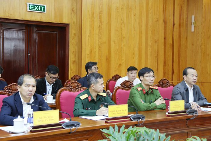 Lãnh đạo các sở, đơn vị tham dự buổi làm việc