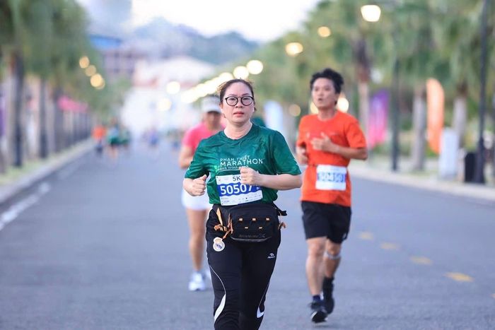 Chị Lê Thị Diễm Châu (phường Phú Thủy) thường xuyên tham gia các giải chạy phong trào