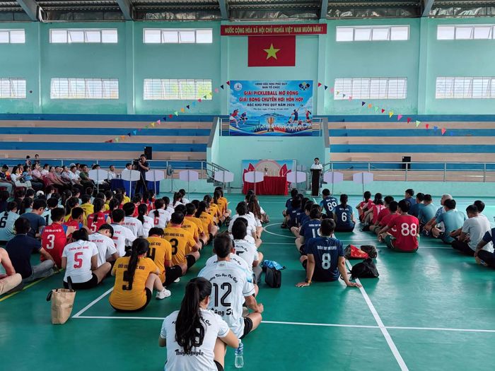 Đặc khu Phú Quý vừa tổ chức giải pickleball mở rộng và giải bóng chuyền hơi hỗn hợp