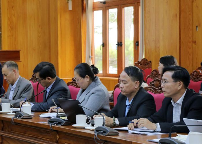 Tập thể lãnh đạo Sở Y tế tham dự tại cuộc họp