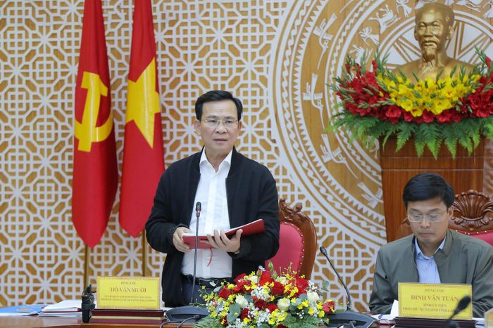 Ủy viên Ban Chấp hành Trung ương Đảng, Phó Bí thư Tỉnh ủy, Chủ tịch UBND tỉnh Hồ Văn Mười đề nghị Sở Y tế đẩy mạnh công tác khám, sàng lọc miễn phí toàn dân