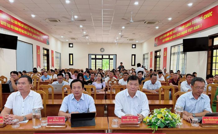 Lãnh đạo Đặc khu Phú Quý tham dự hội nghị