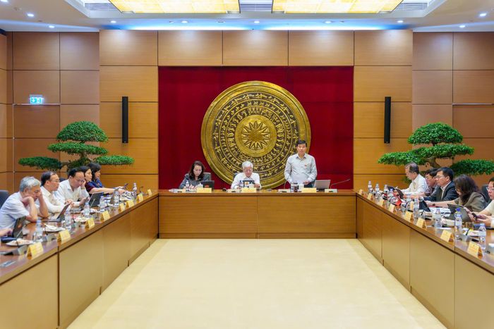 Quang cảnh diễn ra phiên thảo luận tổ