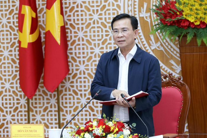Ủy viên Ban Chấp hành Trung ương Đảng, Phó Bí thư Tỉnh ủy, Chủ tịch UBND tỉnh Lâm Đồng Hồ Văn Mười yêu cầu các ngành, đơn vị vào cuộc quyết tâm thực hiện mục tiêu tăng trưởng "2 con số"