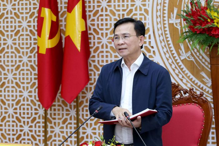 Ủy viên Ban Chấp hành Trung ương Đảng, Phó Bí thư Tỉnh ủy, Chủ tịch UBND tỉnh Lâm Đồng Hồ Văn Mười yêu cầu các sở, ngành "chạy đua" từng giờ trong thực hiện mục tiêu tăng trưởng "2 con số"