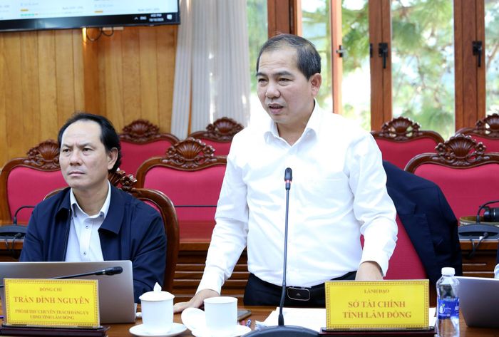 Tỉnh ủy viên, Giám đốc Sở Tài Chính Lê Ngọc Tiến báo cáo tình hình thực hiện các nhiệm vụ kinh tế - xã hội trong những tháng đầu năm 2026