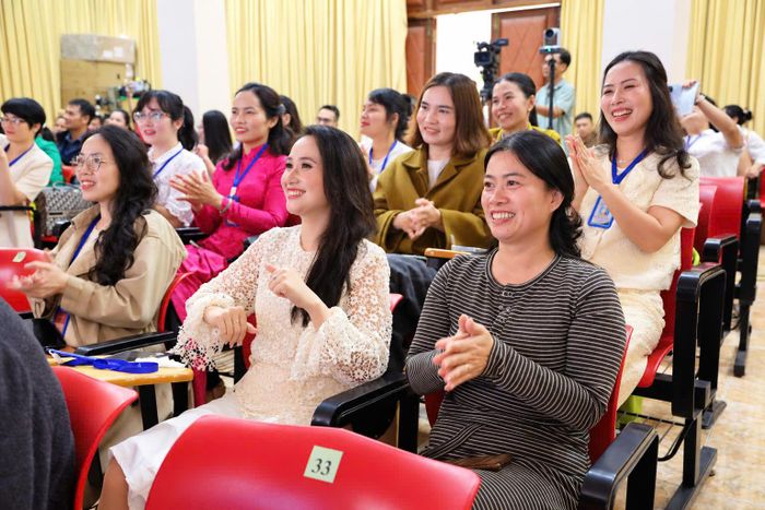 Đoàn viên, người lao động Báo và PTTH Lâm Đồng sôi nổi tham gia cổ vũ tại điểm cầu trung tâm Lâm Đồng