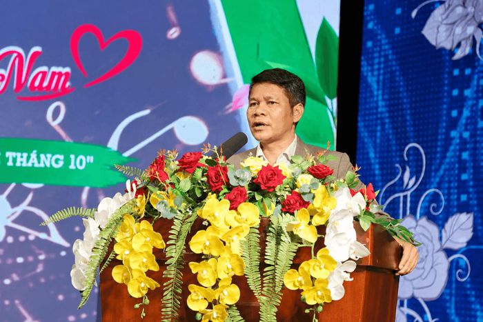 Đồng chí Điểu Ken, Phó Giám đốc, Chủ tịch Công đoàn Báo và PTTH Lâm Đồng phát biểu tại hội thi