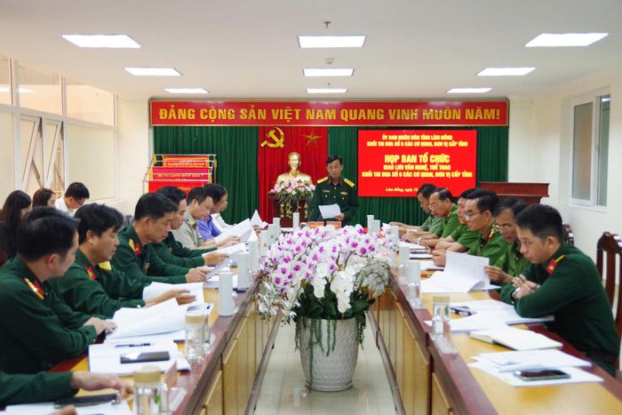 Công tác giáo dục chính trị, tư tưởng được xác định là nhiệm vụ thường xuyên trong xây dựng đội ngũ cán bộ, đảng viên