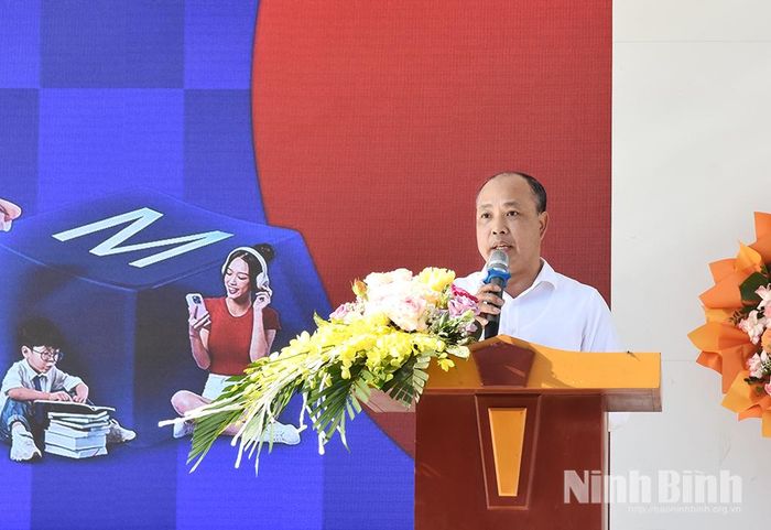 Đồng chí Nguyễn Văn Thuận, Phó Giám đốc Sở Giáo dục và Đào tạo tỉnh Ninh Bình phát biểu tại Lễ phát động hưởng ứng chiến dịch.