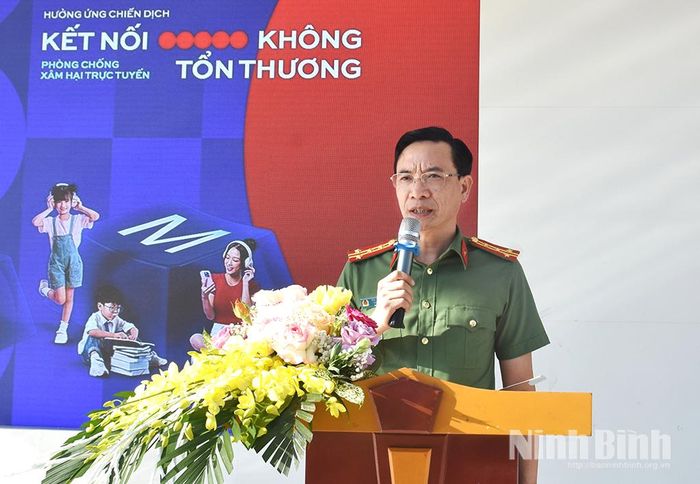 Đồng chí Đại tá Mai Đại Trưng, Phó Giám đốc Công an tỉnh Ninh Bình phát biểu tại Lễ phát động hưởng ứng chiến dịch.