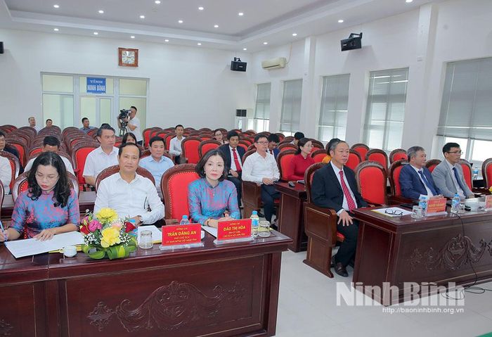 Các đại biểu dự lễ ký kết.